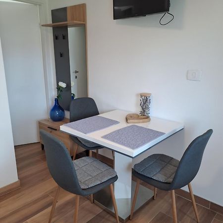 Mvm Apartment With Terrace Izola Esterno foto
