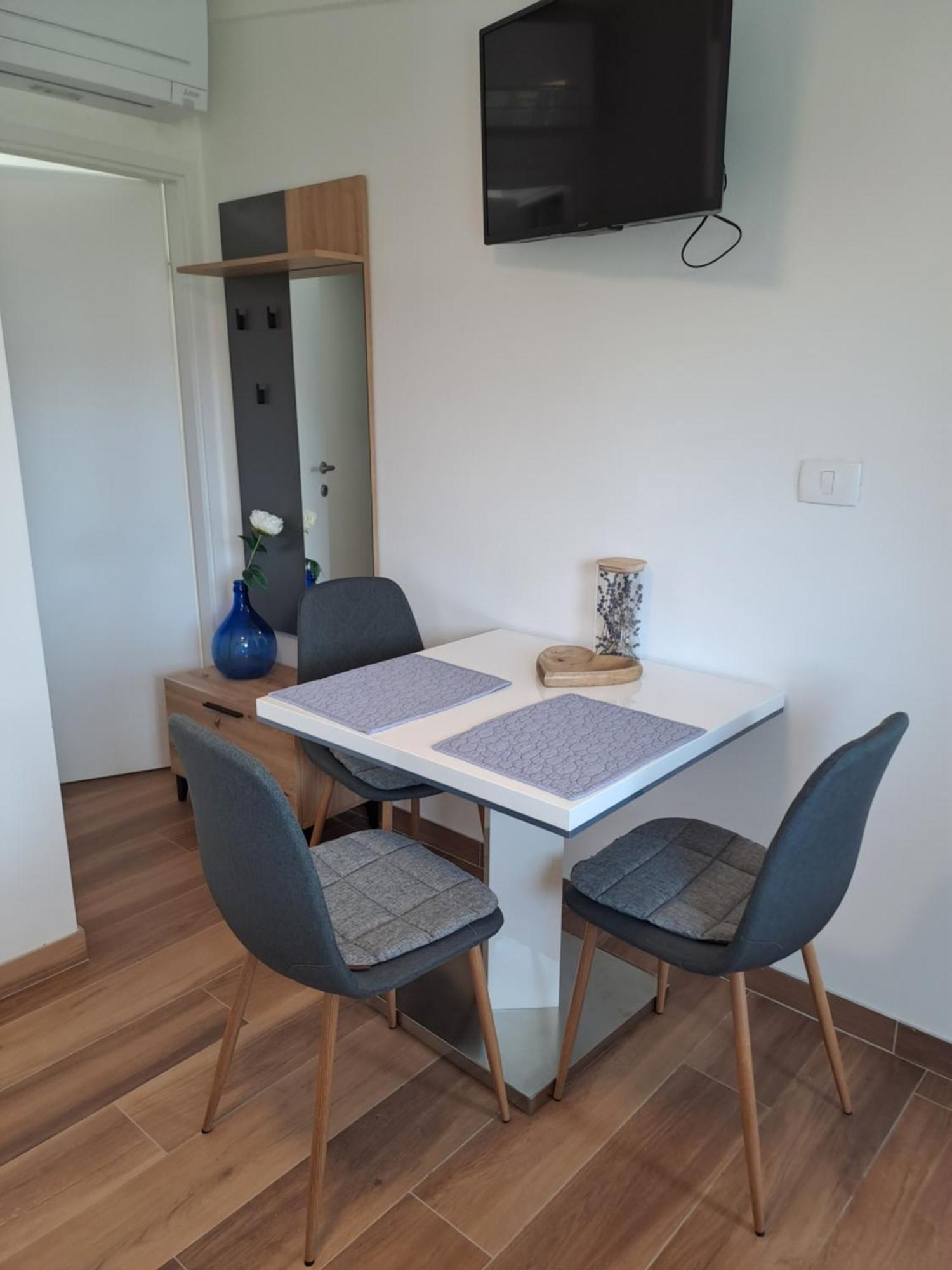 Mvm Apartment With Terrace Izola Esterno foto