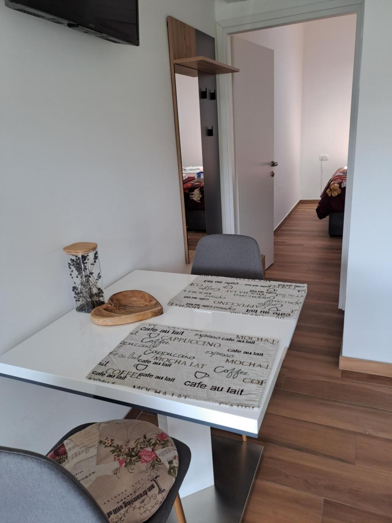 Mvm Apartment With Terrace Izola Esterno foto